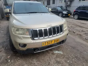 Jeep Cherokee 2012 Gold