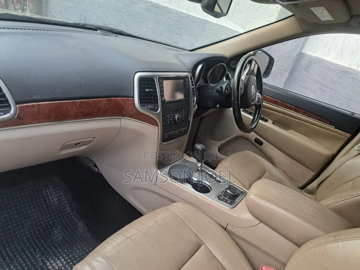 Jeep Cherokee 2012 Gold