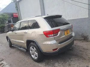 Jeep Cherokee 2012 Gold