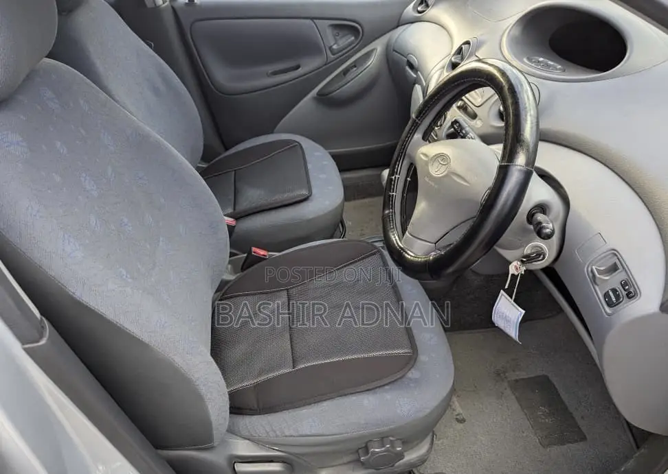Toyota Vitz 1.3 FWD 3dr 2001 Silver