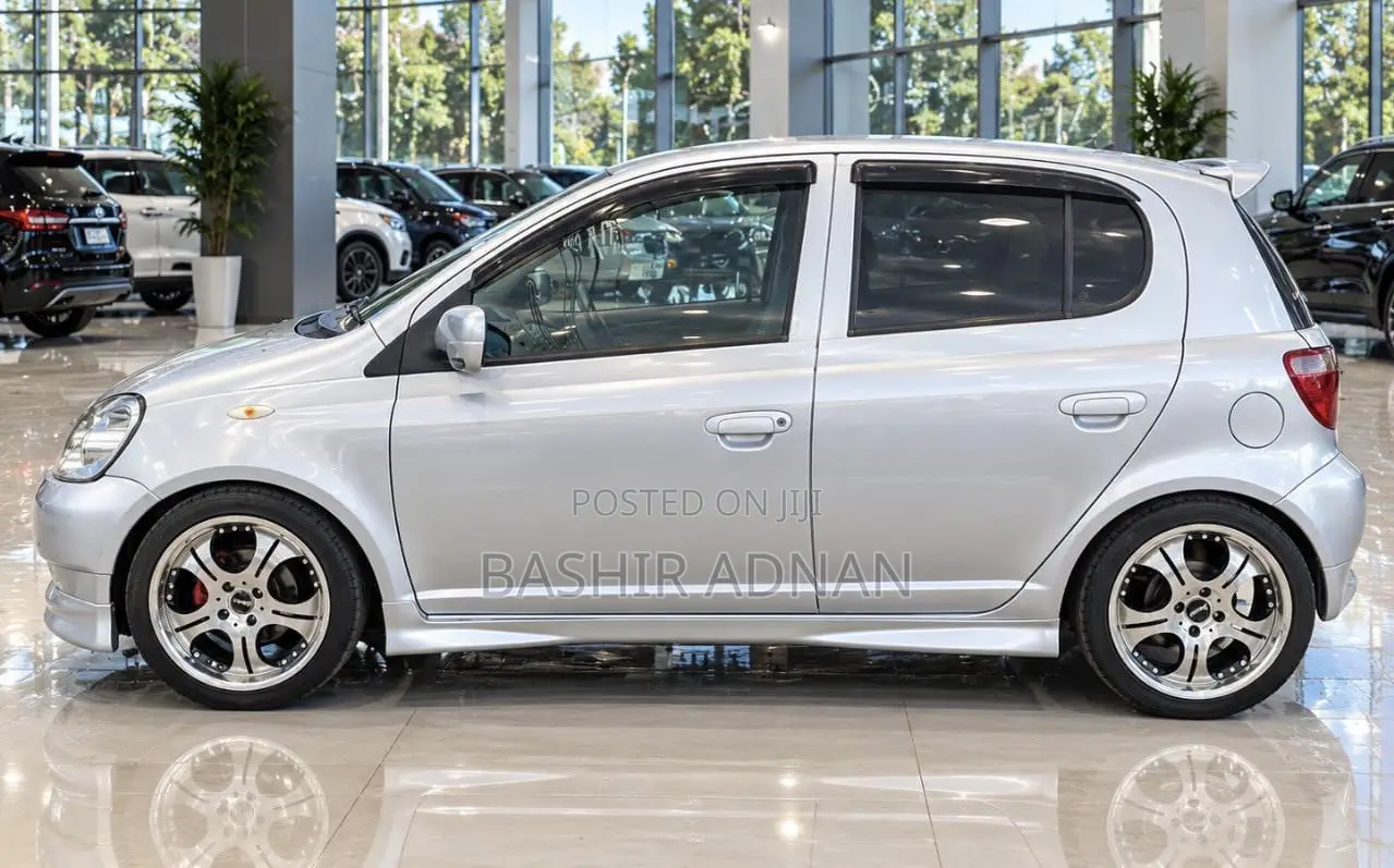 Toyota Vitz 1.3 FWD 3dr 2001 Silver