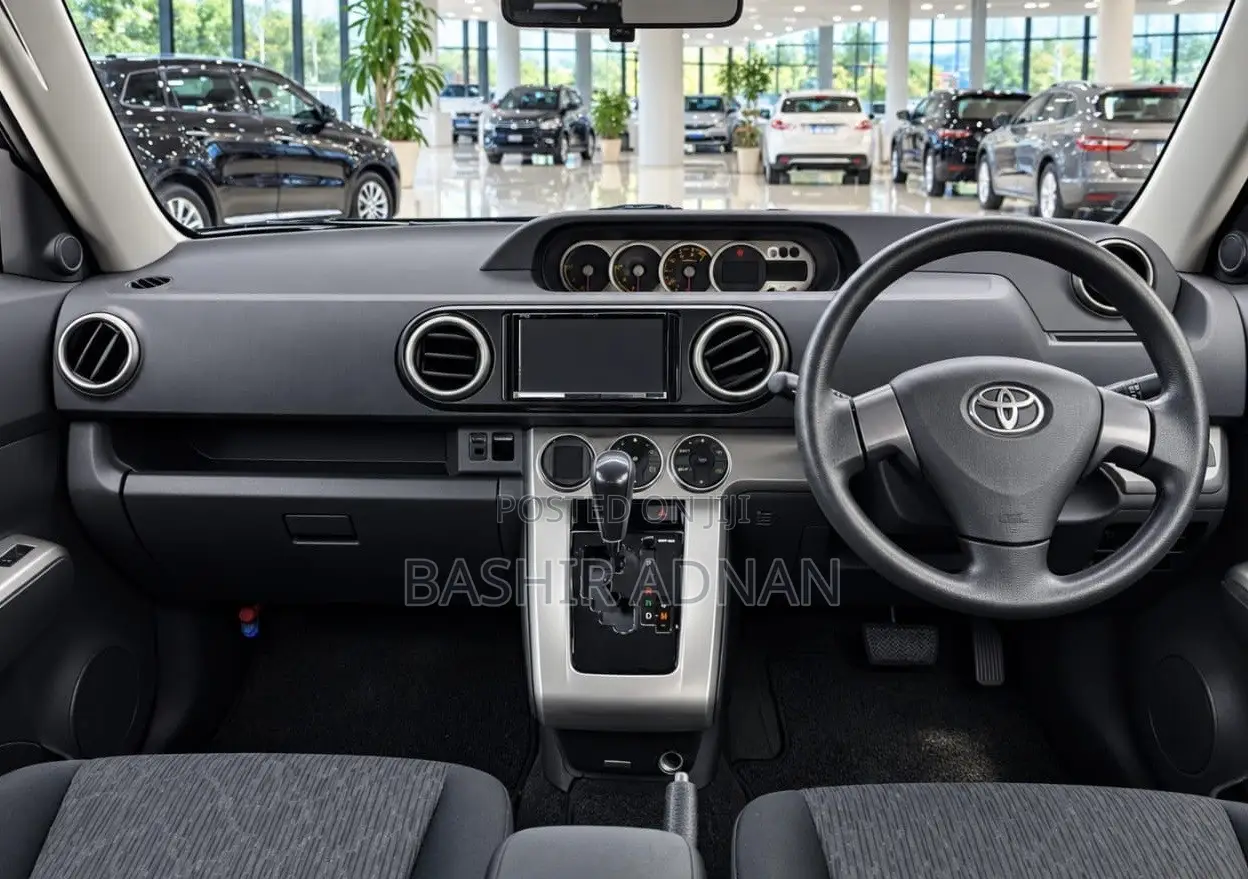 Toyota Corolla Rumion Hatchback 1.5 FWD 2014 Black
