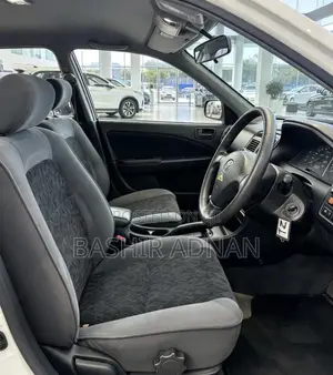 Toyota Carina 1.8 FWD Sedan 2000 White