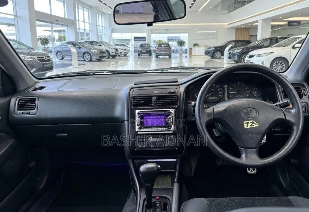 Toyota Carina 1.8 FWD Sedan 2000 White
