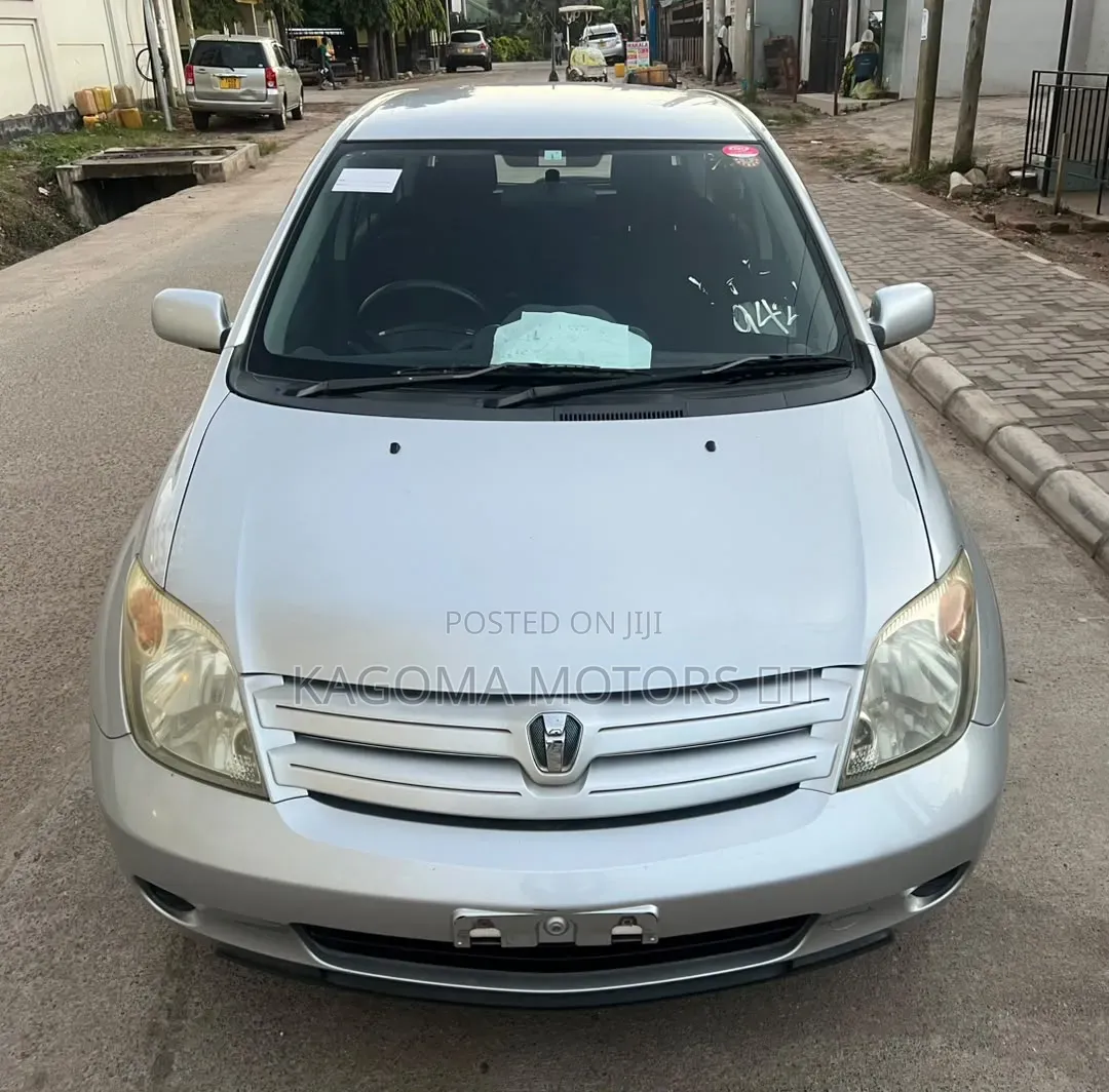 Toyota IST 2004 Silver