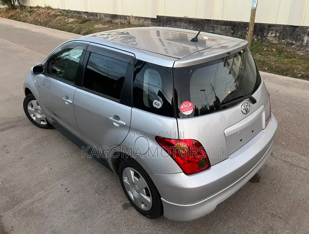 Toyota IST 2004 Silver