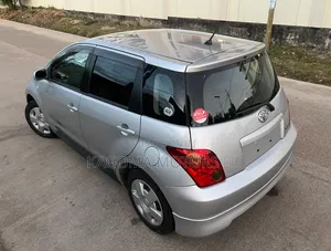 Toyota IST 2004 Silver