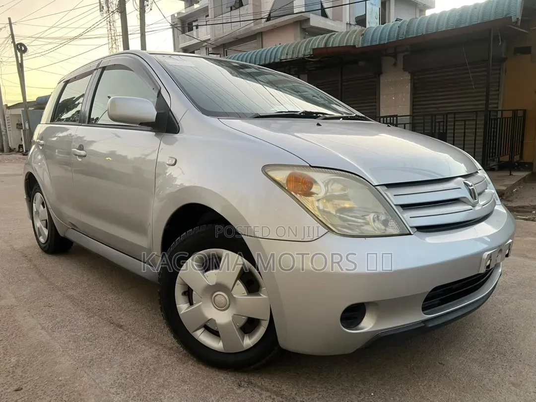 Toyota IST 2004 Silver