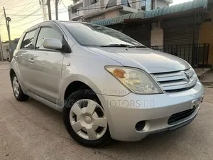 Toyota IST 2004 Silver