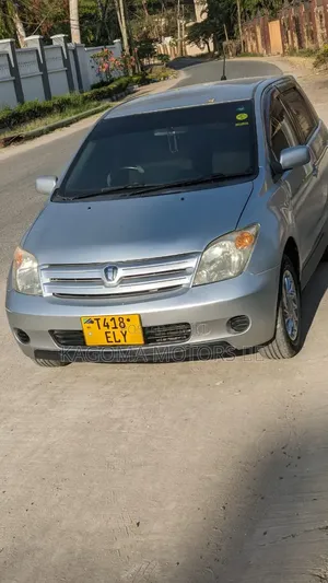 Toyota IST 2005 Silver