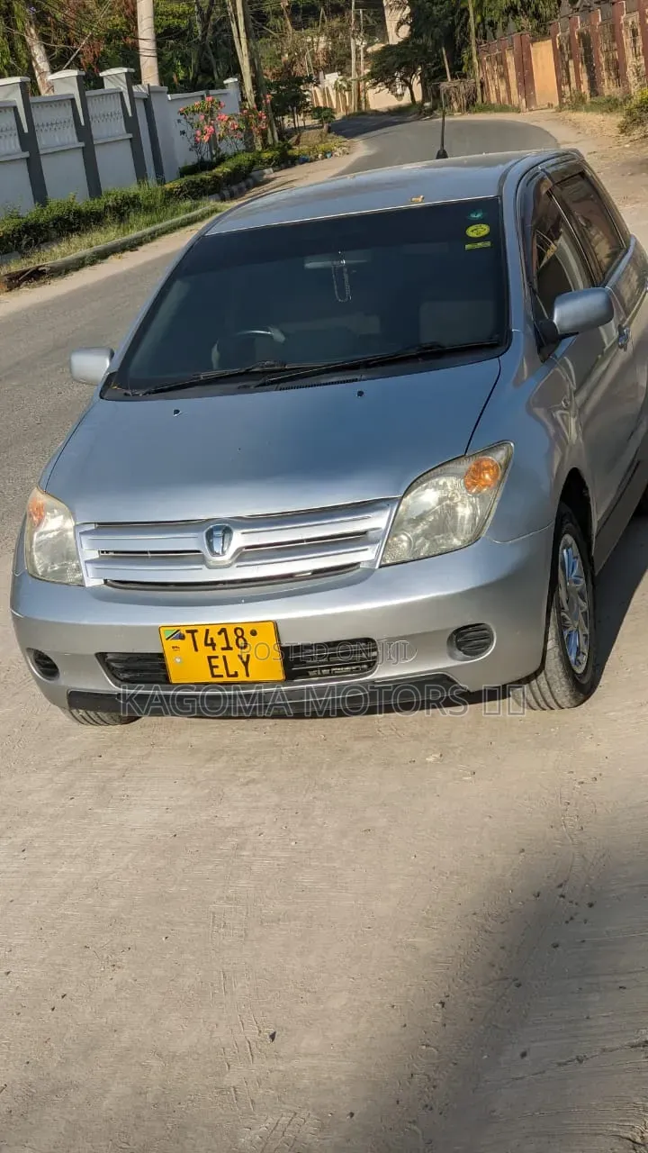 Toyota IST 2005 Silver