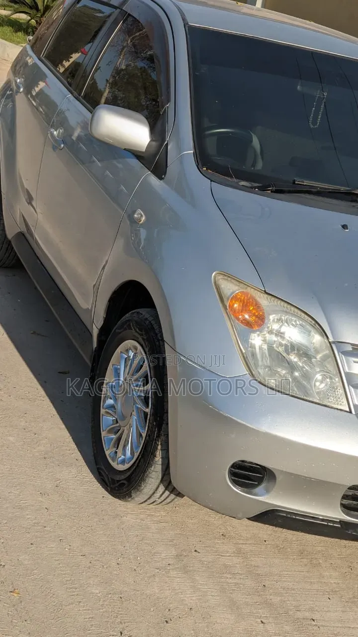Toyota IST 2005 Silver