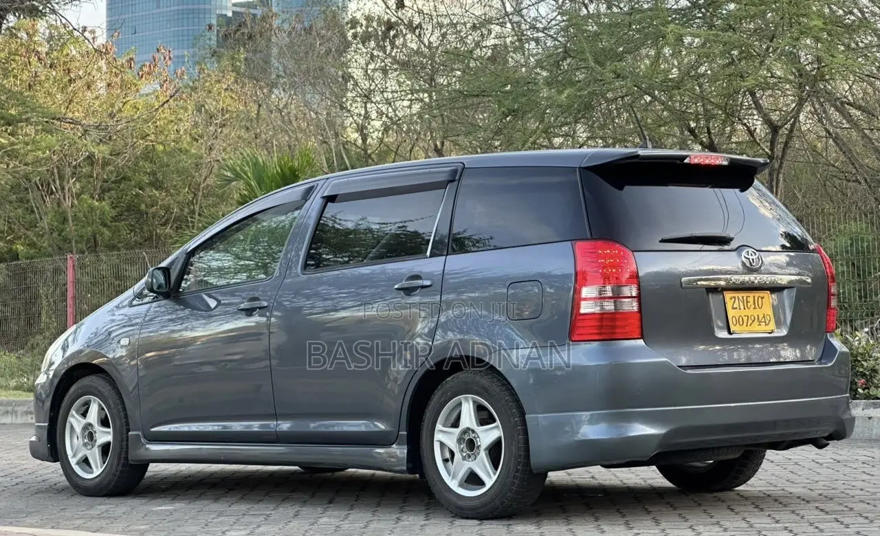 Toyota Wish 2004 Gray