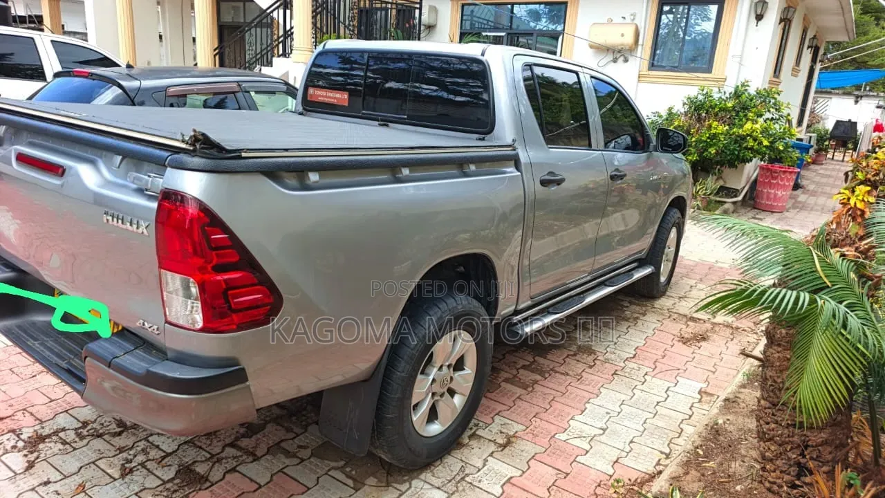 Toyota Hilux 2021 Gray