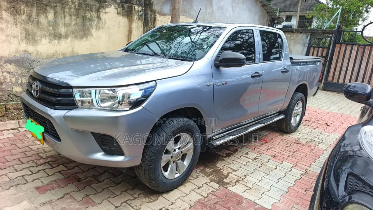 Toyota Hilux 2021 Gray