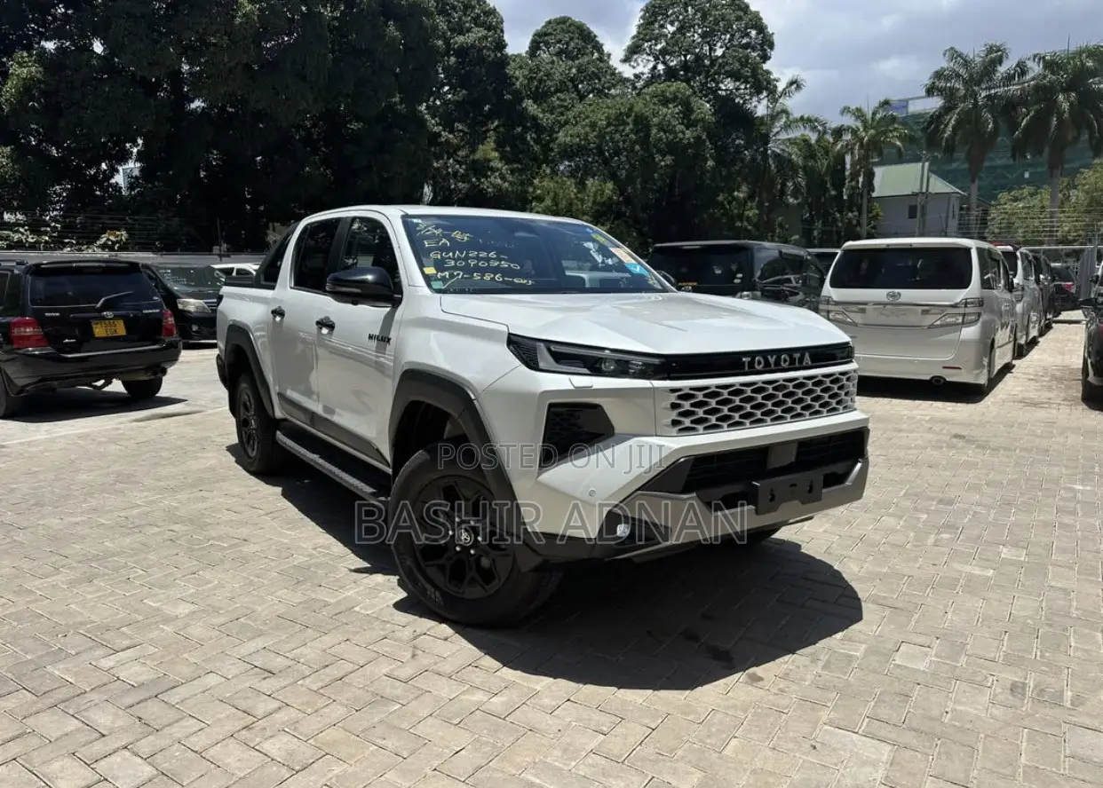 New Toyota Hilux 2026 White