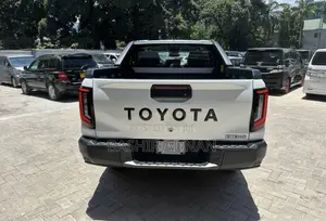 New Toyota Hilux 2026 White