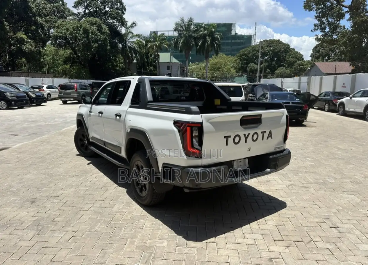 New Toyota Hilux 2026 White
