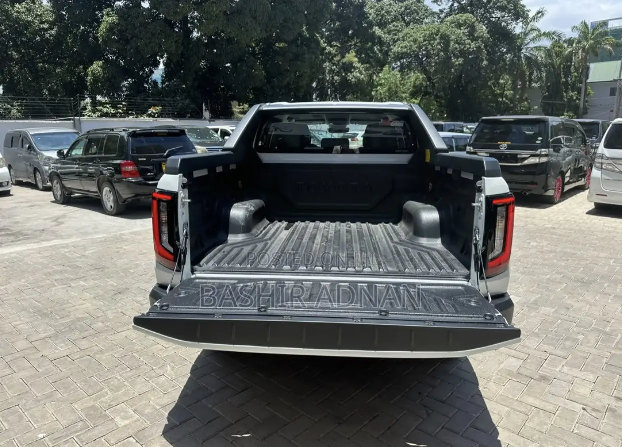 New Toyota Hilux 2026 White