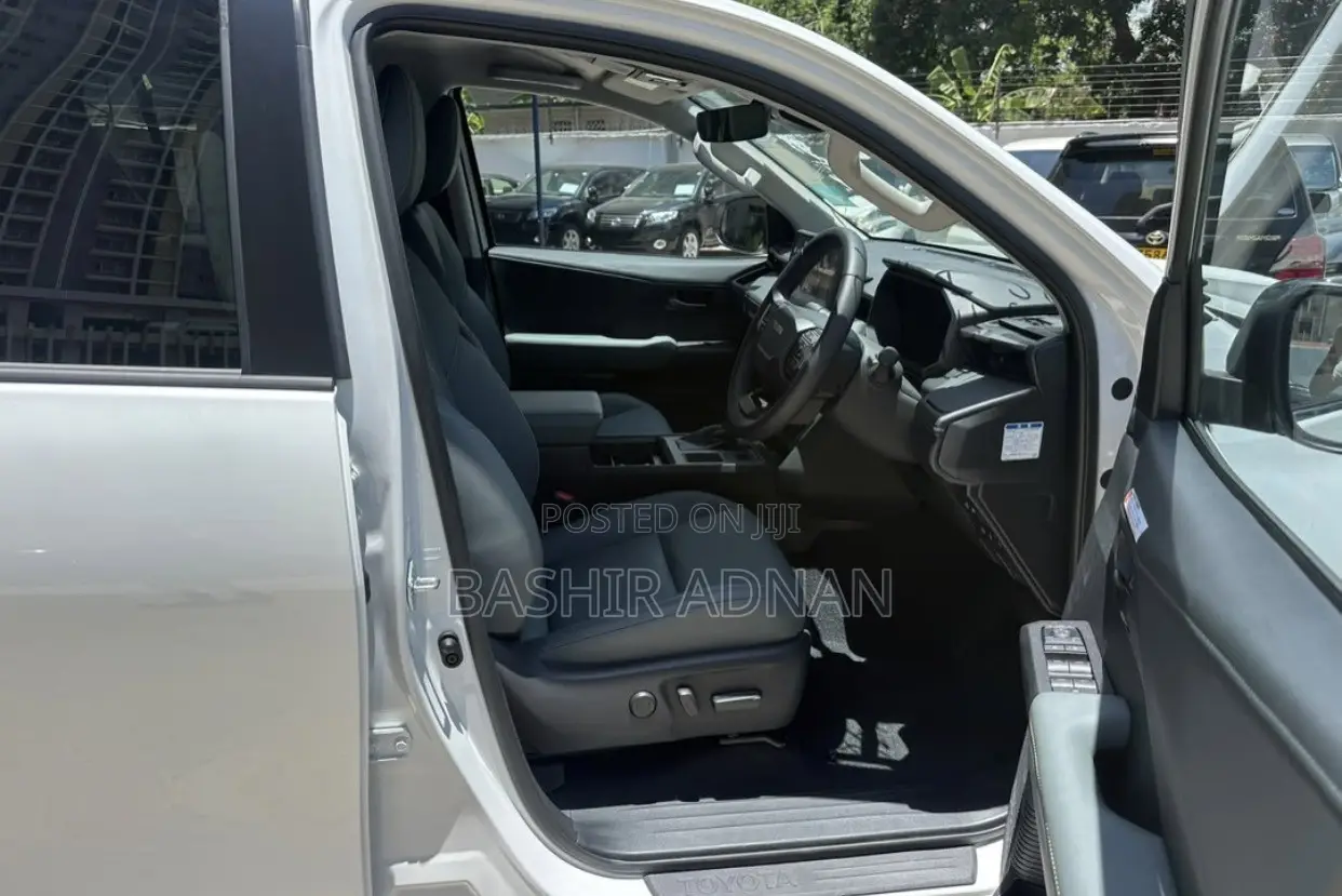 New Toyota Hilux 2026 White