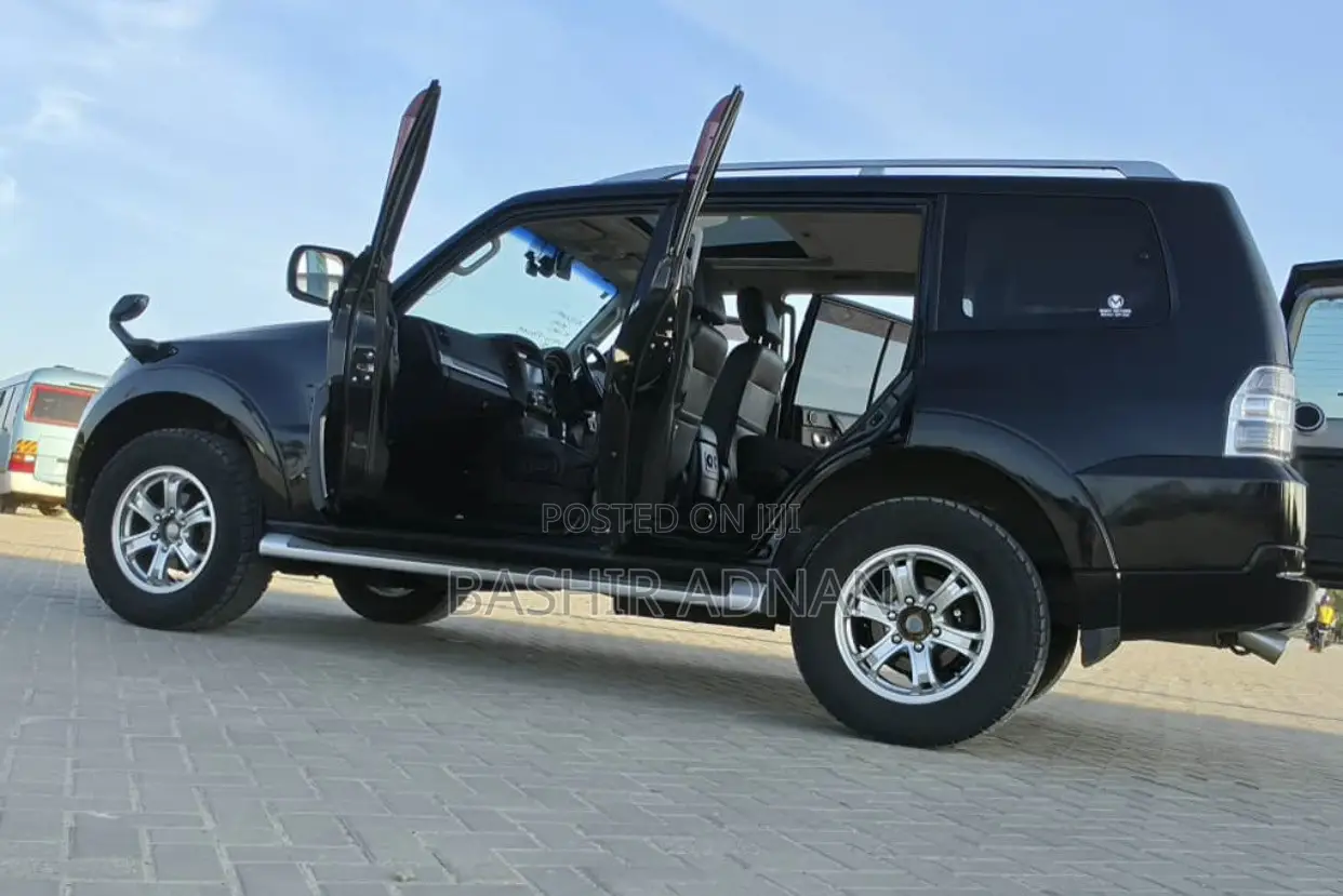 Mitsubishi Pajero 3.0 2010 Black