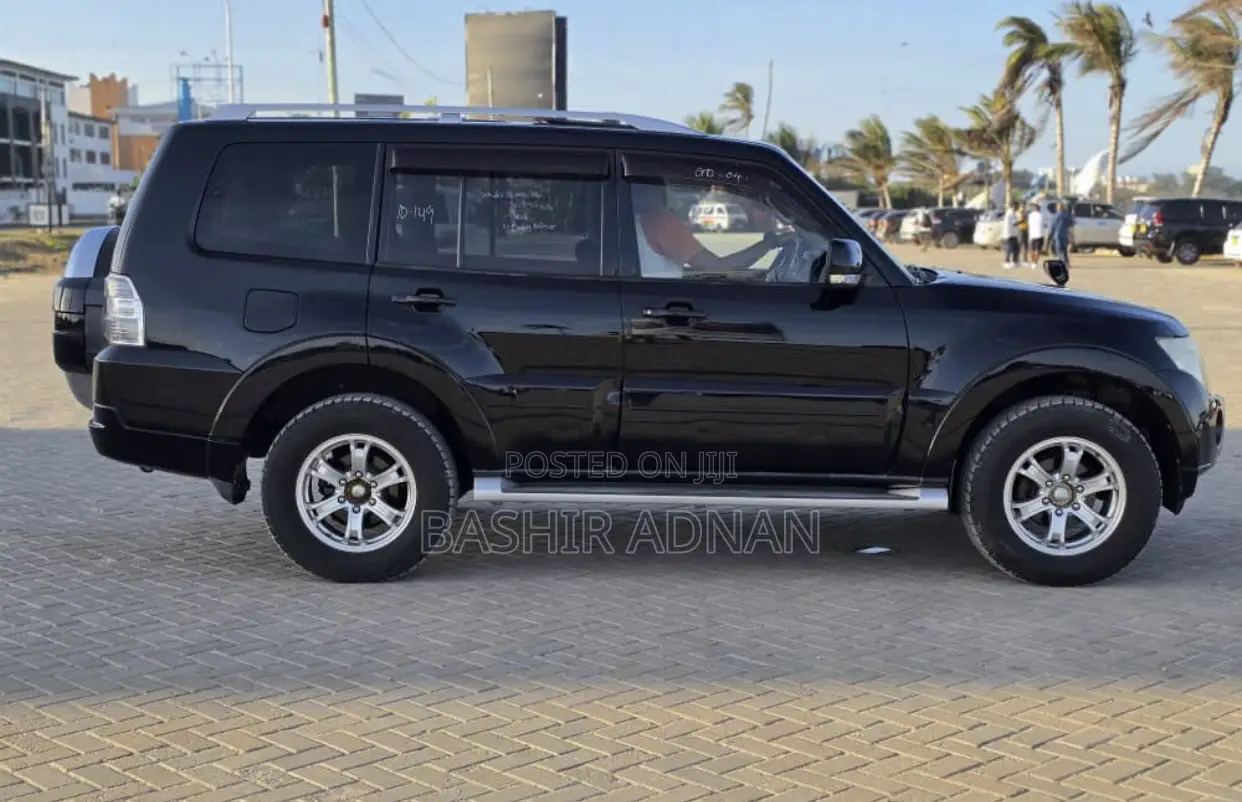 Mitsubishi Pajero 3.0 2010 Black