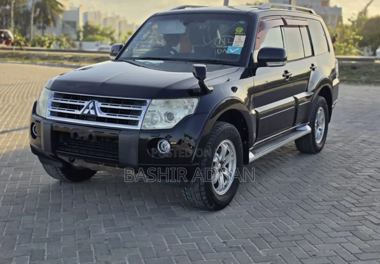 Mitsubishi Pajero 3.0 2010 Black