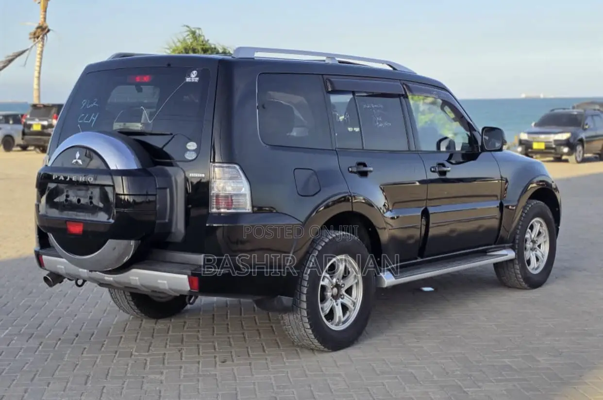 Mitsubishi Pajero 3.0 2010 Black