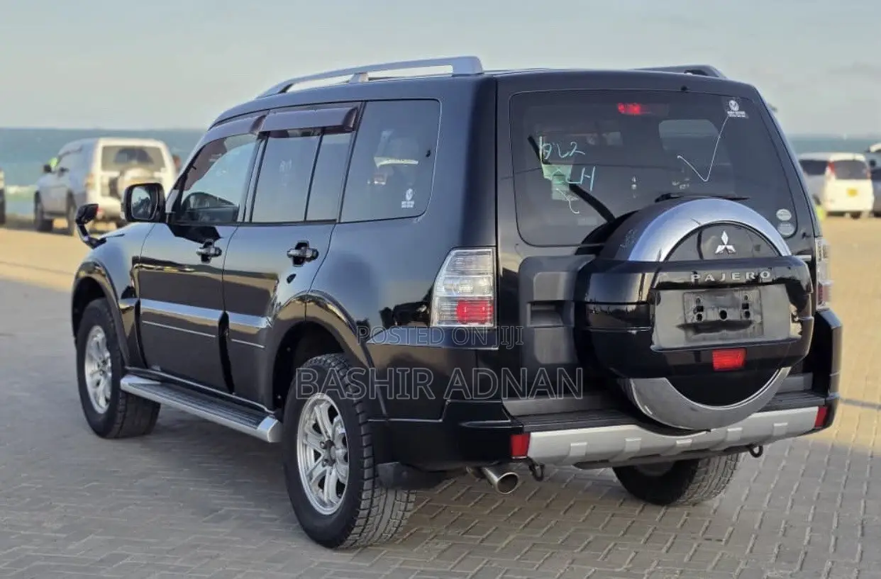 Mitsubishi Pajero 3.0 2010 Black