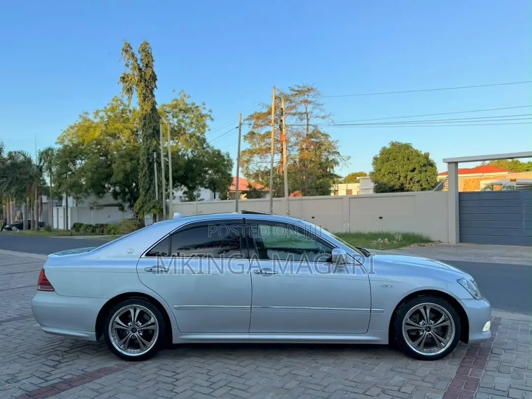 Toyota Crown 2006 Silver