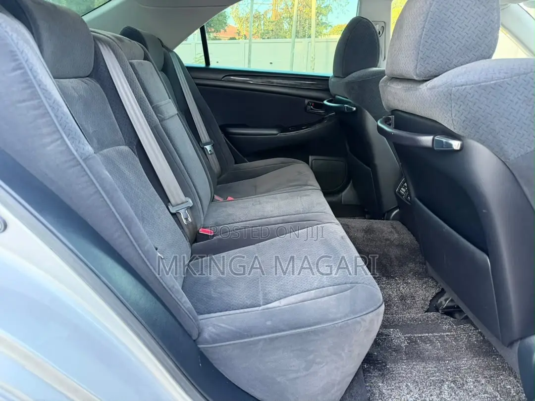 Toyota Crown 2006 Silver