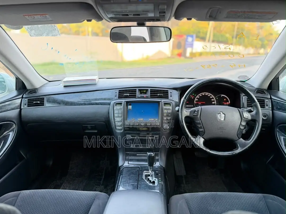 Toyota Crown 2006 Silver