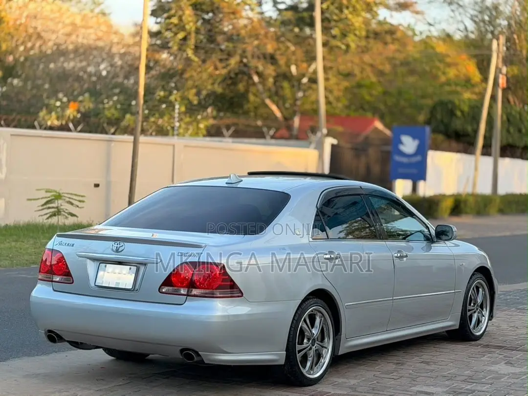 Toyota Crown 2006 Silver