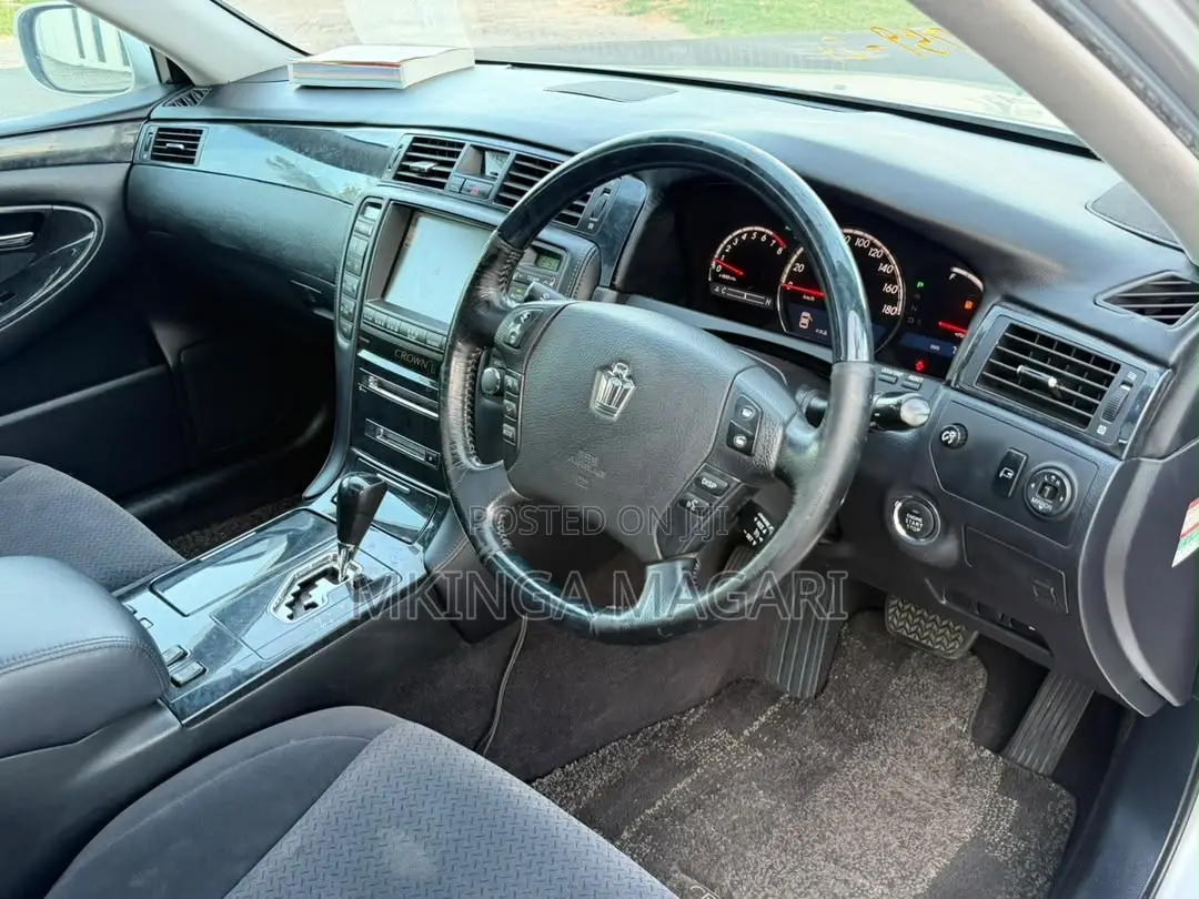 Toyota Crown 2006 Silver
