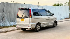 Toyota Noah 2003 Silver