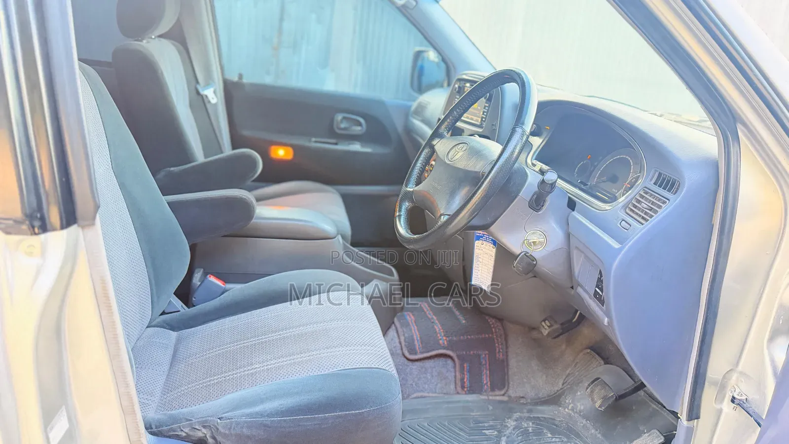 Toyota Noah 2003 Silver