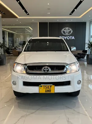Toyota Hilux 2003 White