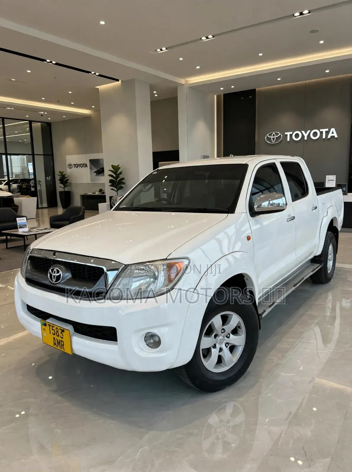 Toyota Hilux 2003 White