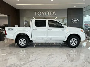 Toyota Hilux 2003 White