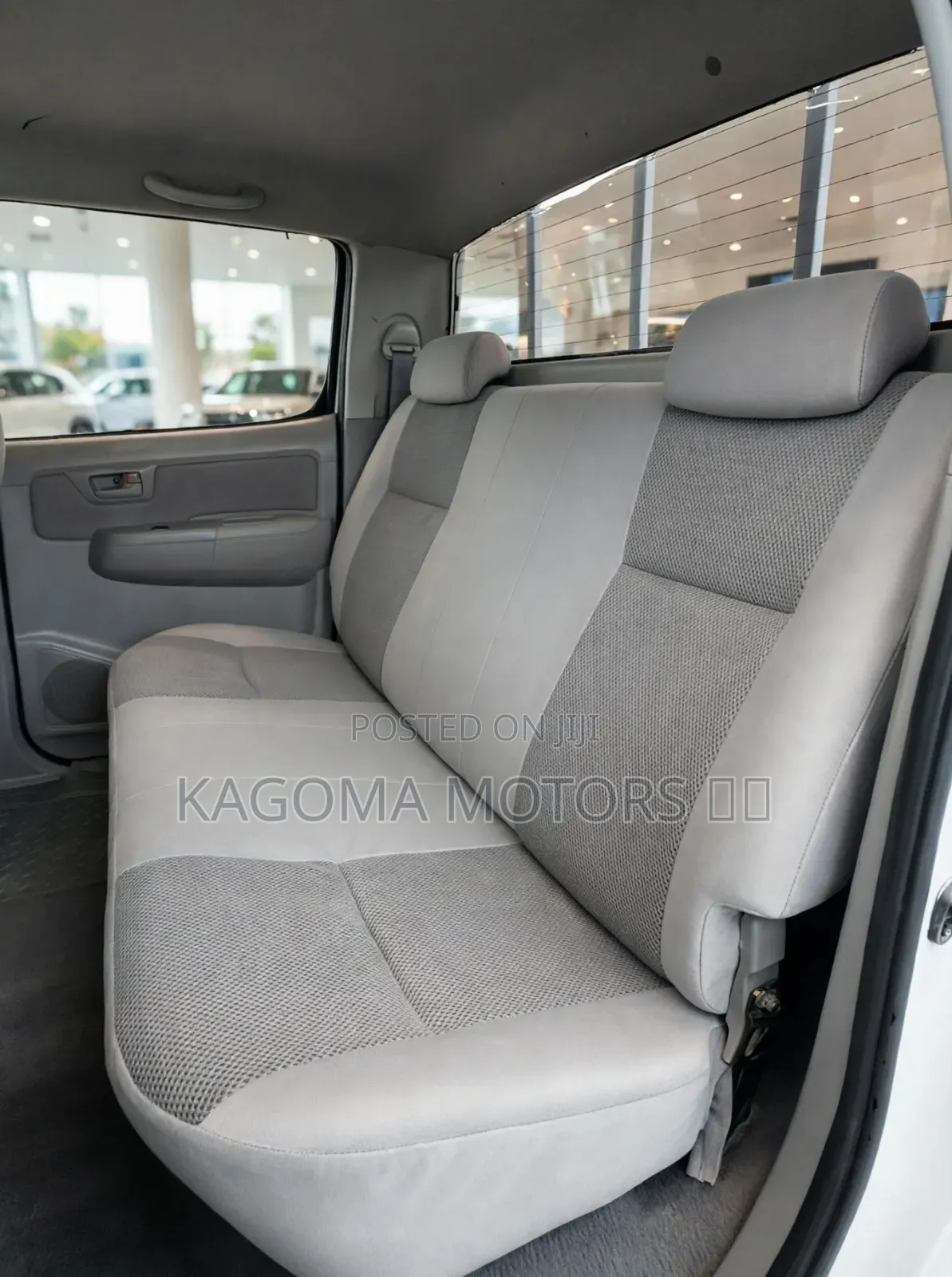 Toyota Hilux 2003 White