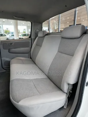 Toyota Hilux 2003 White