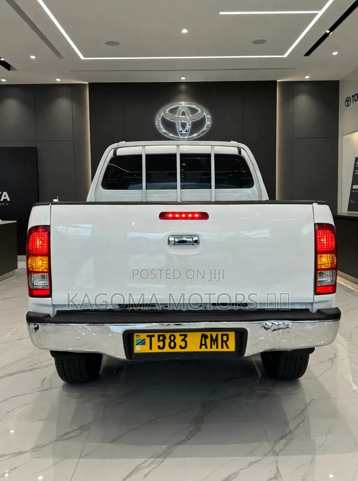 Toyota Hilux 2003 White