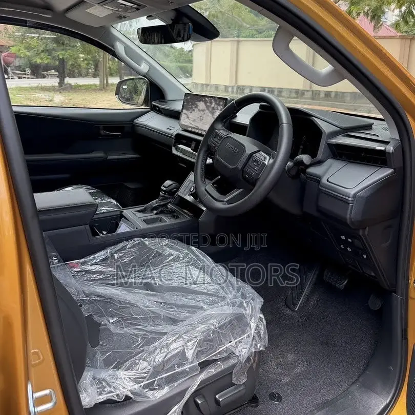 New Toyota Hilux 2026 Orange