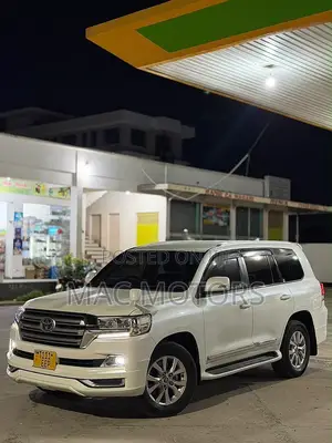Toyota Land Cruiser 4.6 V8 GXR 2016 White