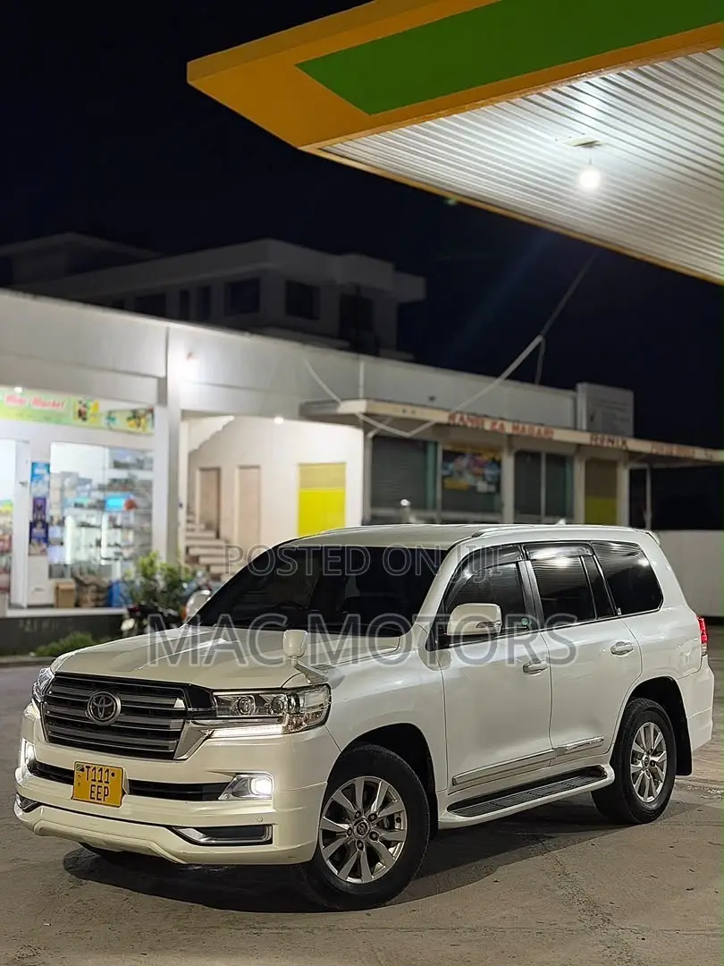 Toyota Land Cruiser 4.6 V8 GXR 2016 White