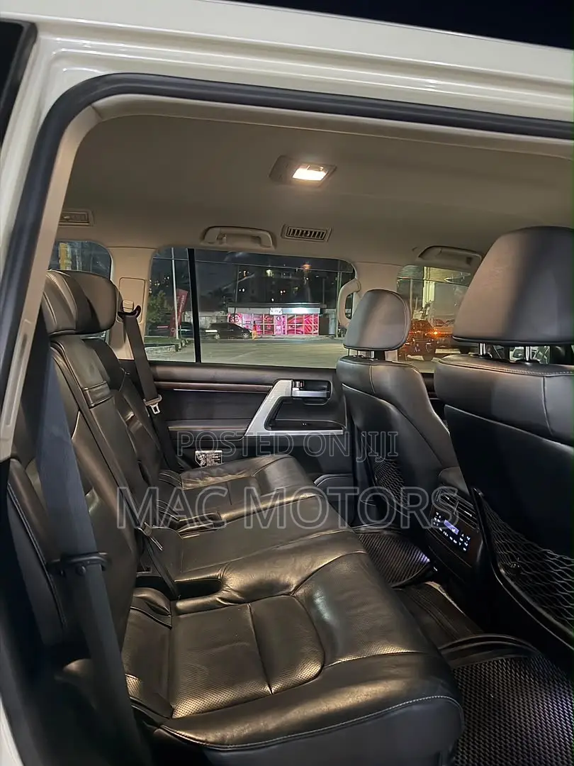 Toyota Land Cruiser 4.6 V8 GXR 2016 White