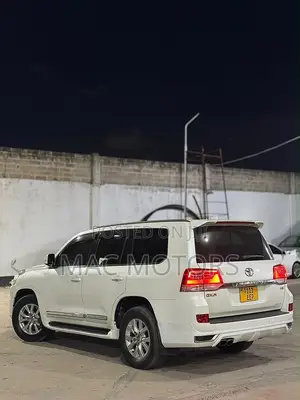 Toyota Land Cruiser 4.6 V8 GXR 2016 White