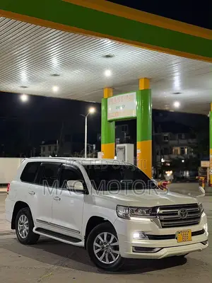 Toyota Land Cruiser 4.6 V8 GXR 2016 White