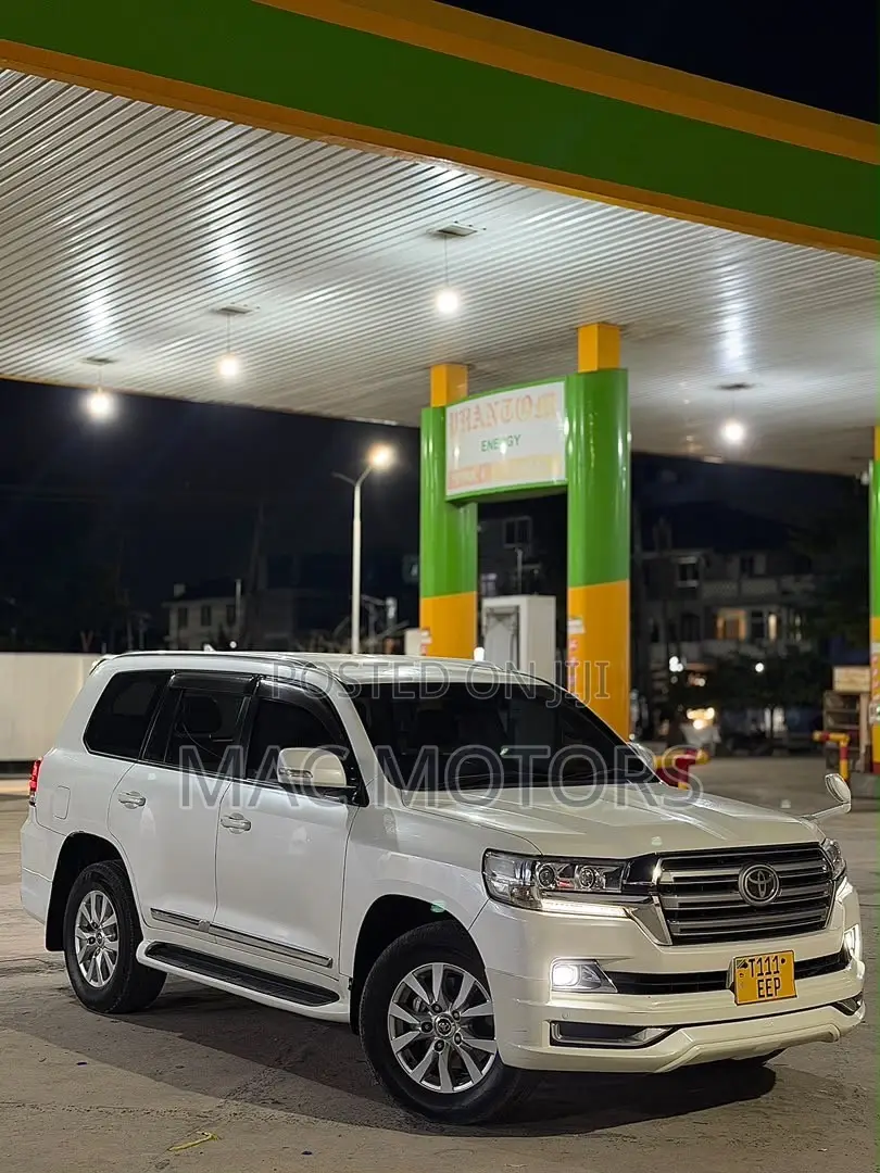 Toyota Land Cruiser 4.6 V8 GXR 2016 White