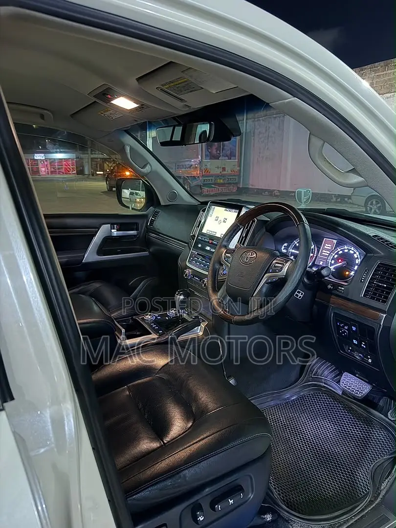 Toyota Land Cruiser 4.6 V8 GXR 2016 White